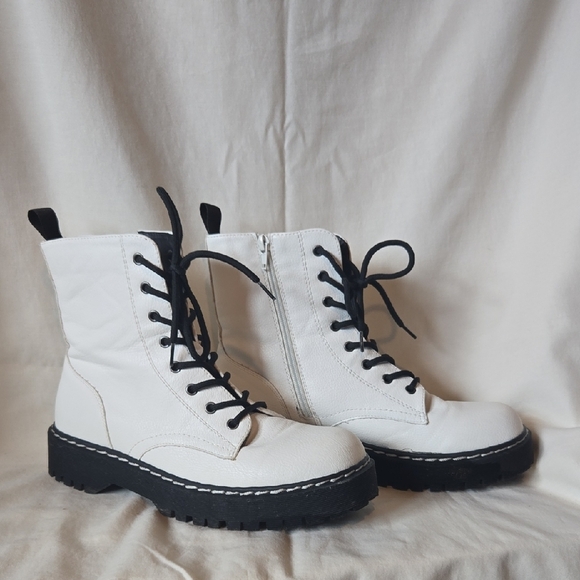 Sincerely Jules White Combat Moto Boots with Black Laces Womens 9.5 - Picture 1 of 6